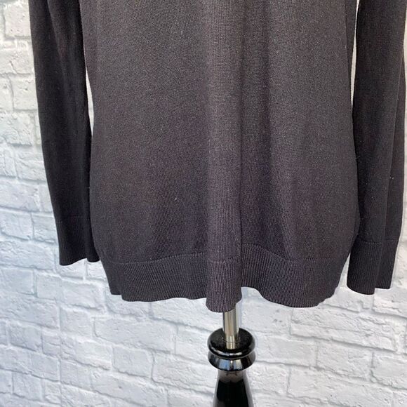 H&M women S classic vneck longsleeve black sweater - Picture 3 of 9